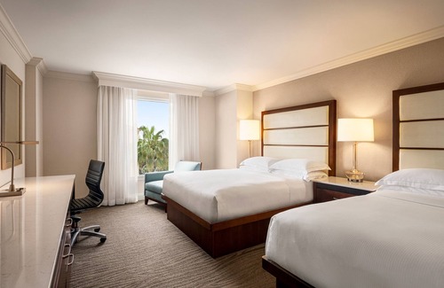 Park Shore House | Sophisticated Suite with Shuttle to Clam Pass Beach | Outdoor Pool