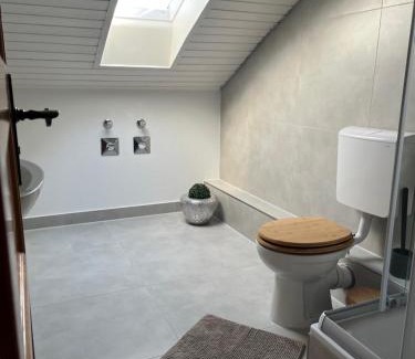 Ebersberg District Apartment | Sorglos in Poing klimatisiert - Messe München, Flughafen, Therme Erding