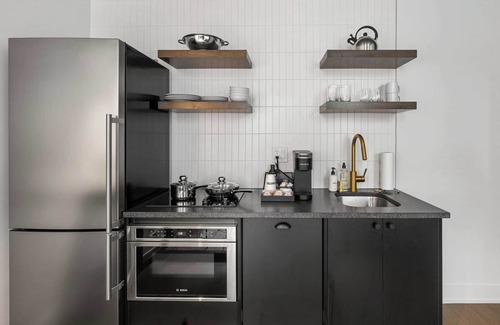 Old City Apartment | Sosuite | Studio Apt w Laundry, Courtyard View