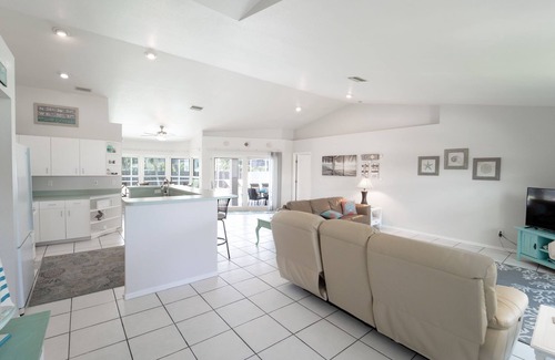 Pelican House | Sought after SW Cape Coral in beautiful waterfront neighborhood