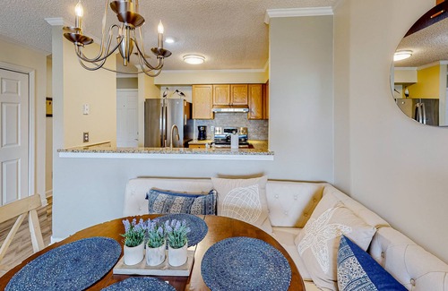 Manteo Condo | Sound-front, 2nd-floor condo with balcony & on-site gazebo - dogs welcome