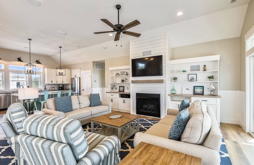 Currituck County House | SOUNDFRONT with Private Pier! Private Pool, Dogs ok!