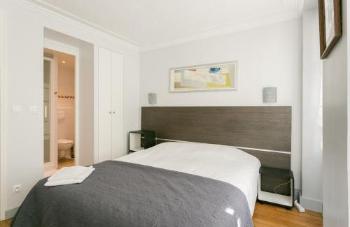 Quartier de la Place-Vendome Apartment | Sourdiere Louvre Vendome with AC