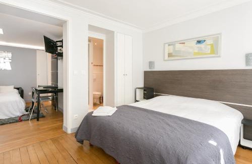 Quartier de la Place-Vendome Apartment | Sourdiere Louvre Vendome with AC