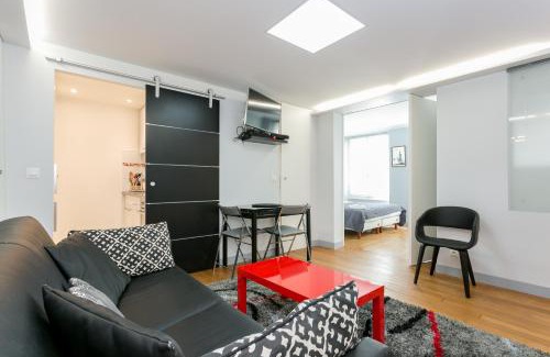 Quartier de la Place-Vendome Apartment | Sourdiere Louvre Vendome with AC