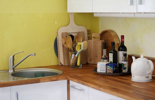 Niederzwehren Condo | Souterrainwohnung mit Großem Garten