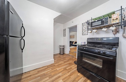 Akron House | South Akron 3 bedroom 1 bath home: king bed, Smart TVs