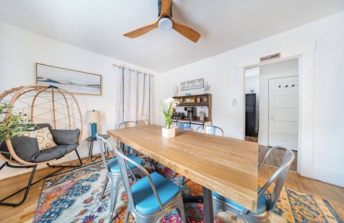 Akron House | South Akron 3 bedroom 1 bath home: king bed, Smart TVs