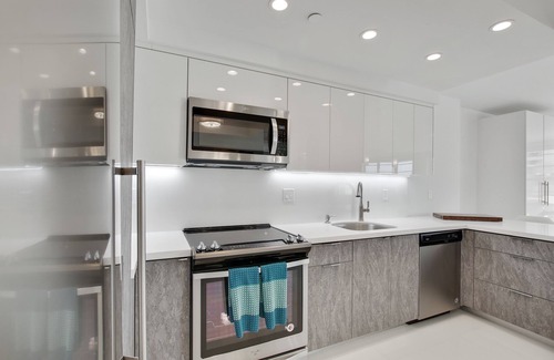 South Beach Apartment | South Beach Deluxe # 940/BALCONY ON THE OCEAN