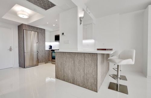 South Beach Apartment | South Beach Deluxe # 940/BALCONY ON THE OCEAN