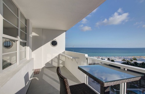 South Beach Apartment | South Beach Deluxe # 940/BALCONY ON THE OCEAN