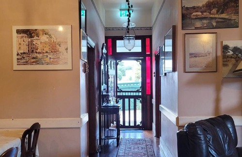South Fremantle House | South Beach Heritage Home for up to 11 Guests