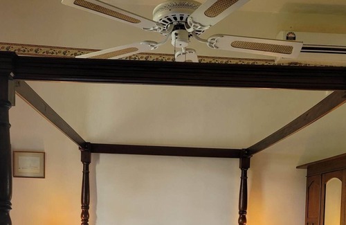 South Fremantle House | South Beach Heritage Home for up to 11 Guests