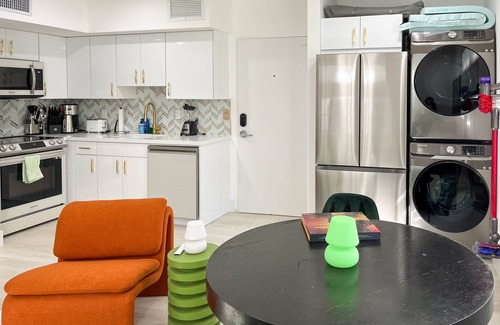 Flamingo/Lummus Condo | SOUTH BEACH, SOFI, Minutes From Beach!