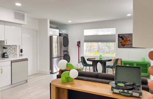 Flamingo/Lummus Condo | SOUTH BEACH, SOFI, Minutes From Beach!