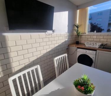 Shirley House | South Birmingham homestay - near HS2, Solihull, NEC & BHX
