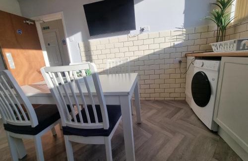 Shirley House | South Birmingham homestay - near HS2, Solihull, NEC & BHX