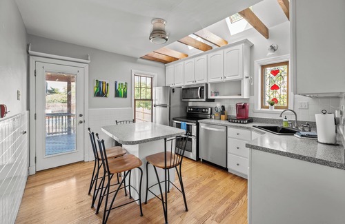 Northampton House | South City 5 Bed Pool Open April 1st