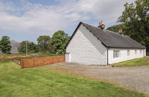 Nostie Cottage | SOUTH COTTAGE, pet friendly, with open fire in Glenelg