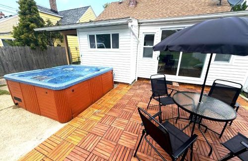 South Euclid House | South Euclid 4BR Luxe Escape with Hot Tub and BBQ