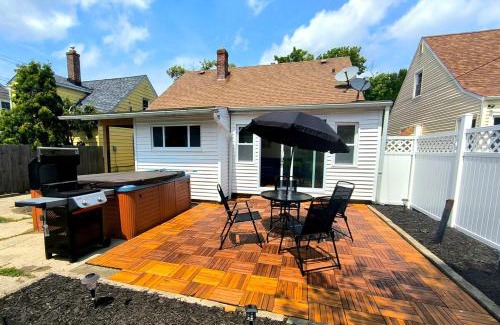 South Euclid House | South Euclid 4BR Luxe Escape with Hot Tub and BBQ
