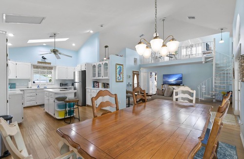 Marco Island House | South Exposure 5 min walk to Beach, JW Marriott, Heated Pool, Free Bikes, Pet OK