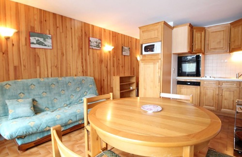Les Carroz-d'Araches Apartment | South-Facing 3-Room Apt Sleeps 6, Near Village Center and Ski Lifts