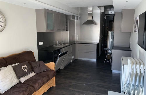 Arc-2000 Apartment | South-facing studio ski in ski out Arc 2000 resort center
