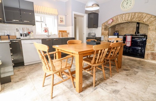 Stow-on-the-Wold Cottage | SOUTH HILL FARMHOUSE, pet friendly in Stow-On-The-Wold