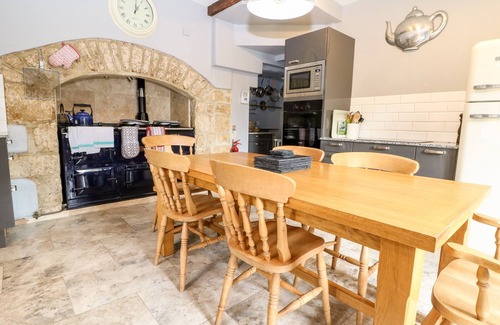 Stow-on-the-Wold Cottage | SOUTH HILL FARMHOUSE, pet friendly in Stow-On-The-Wold