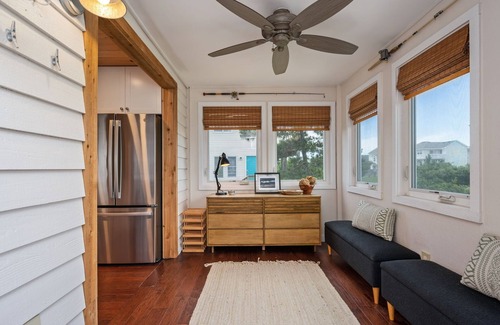 South Nags Head House | South Nags Head 3 Bed 2 Bath Home, Sleeps 8 only 4 Minutes to the beach!