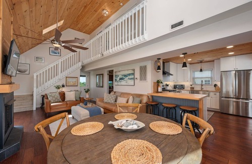 South Nags Head House | South Nags Head 3 Bed 2 Bath Home, Sleeps 8 only 4 Minutes to the beach!
