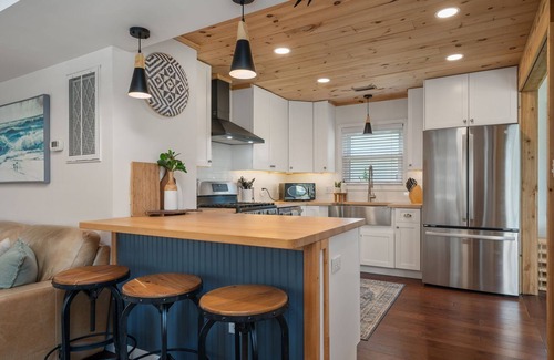 South Nags Head House | South Nags Head 3 Bed 2 Bath Home, Sleeps 8 only 4 Minutes to the beach!