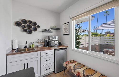 South Oceanside Hotel | South O Bungalow 9 - Deluxe Work and Stay Queen Studio + Patio