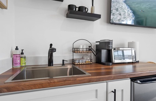 South Oceanside Hotel | South Oceanside Bunalow 3 - Deluxe Queen Studio + Patio