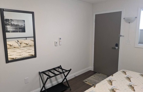 Canaan Hotel | South of the Border VT Room 3