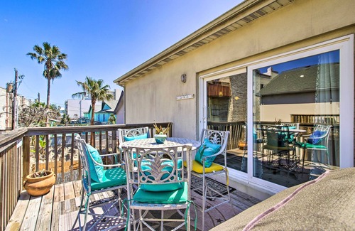 South Padre Island Apartment | South Padre Island Condo w/Pool Access & Balcony!
