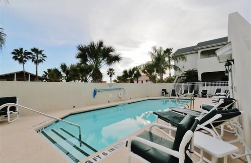 South Padre Island Apartment | South Padre Island Condo w/Pool Access & Balcony!