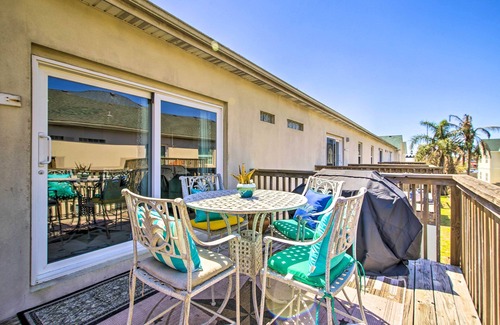 South Padre Island Apartment | South Padre Island Condo w/Pool Access & Balcony!