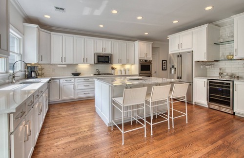 North Sea House | Southampton 5-bdrm 5-bth Luxury House with Pool Sleeps 18 Comfortably Near Beach