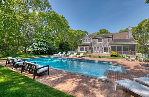 North Sea House | Southampton 5-bdrm 5-bth Luxury House with Pool Sleeps 18 Comfortably Near Beach