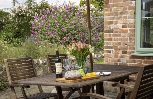 Bredons Norton Cottage | Southcroft Cottage is ideally located in the peaceful village of Bredon's Norton at the foot of Bred