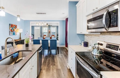 Eastside House | Southern Comfort - Beautiful home minutes to Downtown, Forsyth Park, Tybee Beach