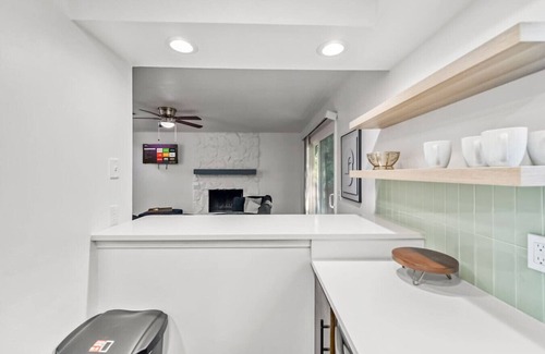 Jacksonville House | Southern Moonlight - 2BR/2.5BA Suite with Balcony