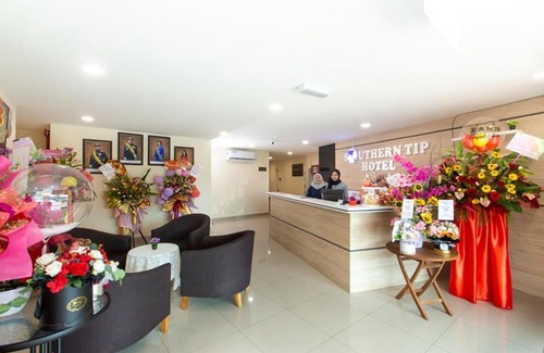 Pontian Hotel | Southern Tip Hotel - City & 100m walk to McDonald's & FREE DOBI