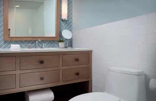 Uptown - Upper Duval Hotel | Southernmost Beach Resort, 2 Queen Rooms, Beach Access & 3 Onsite Pools