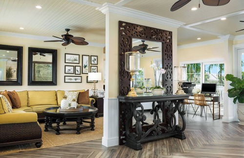 Uptown - Upper Duval Hotel | Southernmost Beach Resort, 2 Queen Rooms, Beach Access & 3 Onsite Pools