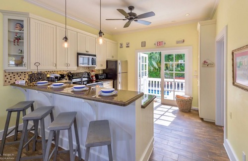 Uptown - Upper Duval House | *SOUTHERNMOST HOSPITALITY VII* 7BR/7BA & Pool + LAST KEY SERVICES.