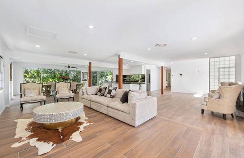 Southport House | Southport Poolside Paradise