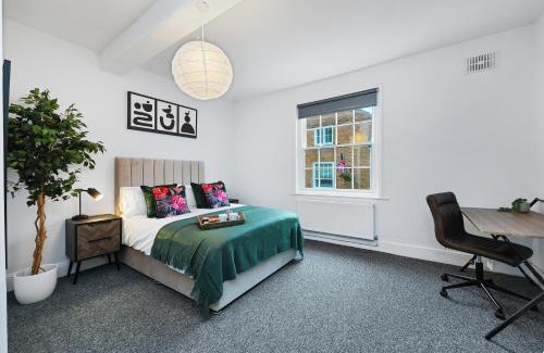 Southwell Apartment | Southwell 3-Bed Near Racecourse, Minster and Trails